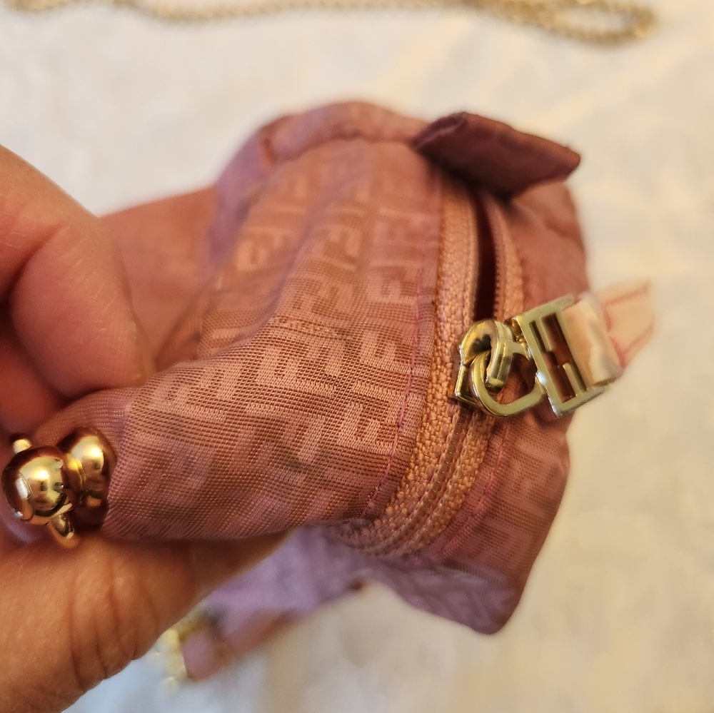 Fendi Signature Conversion Pouch Bag🩷 - Picture 10 of 16